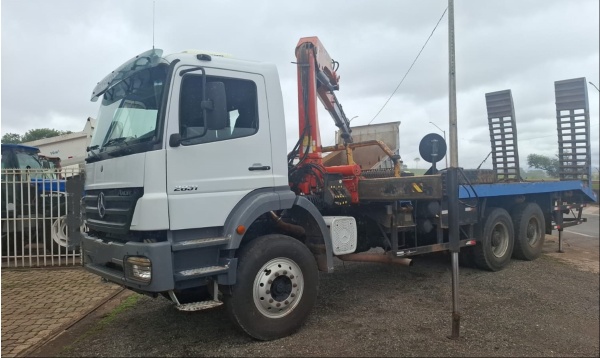 Caminhão Mercedes Benz Axor 2831 6x4 ano 2009
