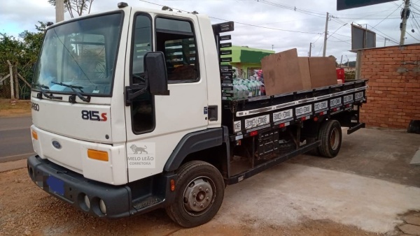 Caminhão Ford CARGO 815 ano 2005