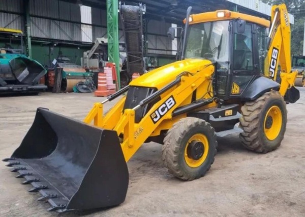 Retroescavadeira JCB 3C ano 2012 - 3C - Máquinas de Linha Amarela