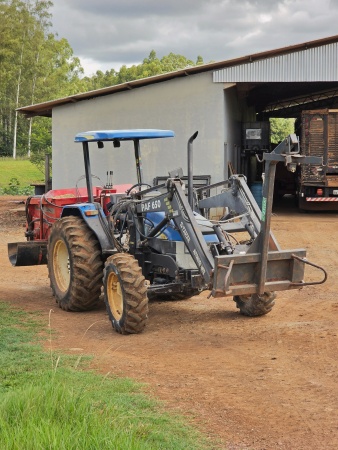 Trator New Holland TL 75E ano 2011