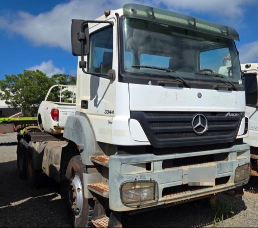 Caminhão Mercedes Benz Axor 3344 ano 2011