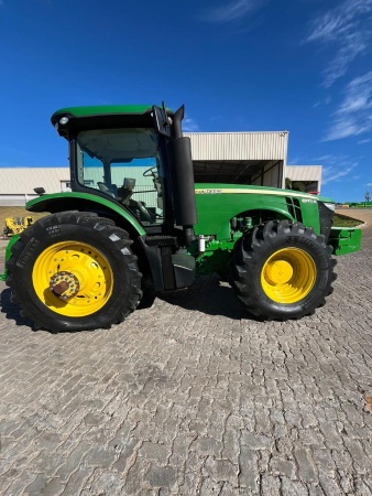 Trator John Deere 8270R ano 2018