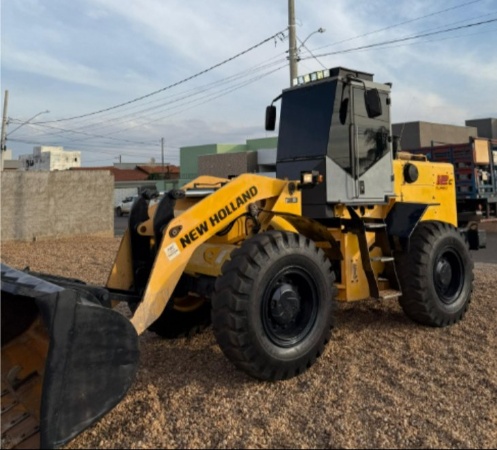 Pá Carregadeira New Holland 12C ano 2013