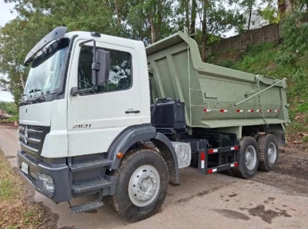 Caminhão Mercedes Benz MB 2831 ano 2012 - MB 2831 - Caminhões e Carretas