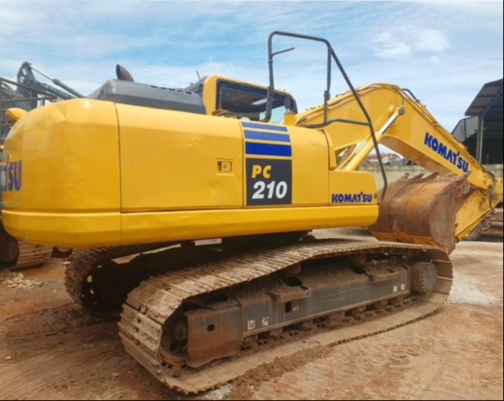 Escavadeira Komatsu PC210 ano 2021