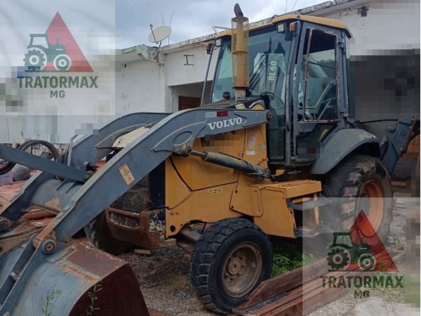 Retroescavadeira Volvo BL60 ano 2010