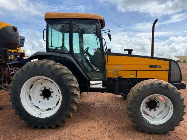 Trator Valtra BM 110 ano 2003 - BM 110 - Máquinas Agrícolas