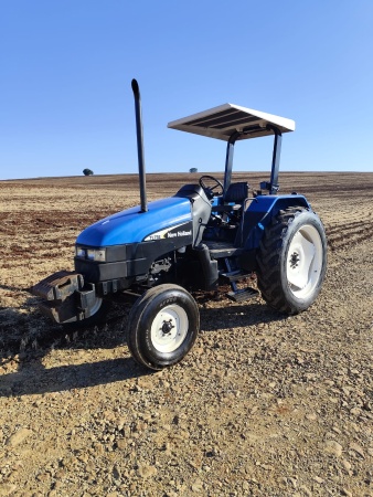 Trator New Holland TL 75E ano 2003 - TL 75E - Máquinas Agrícolas