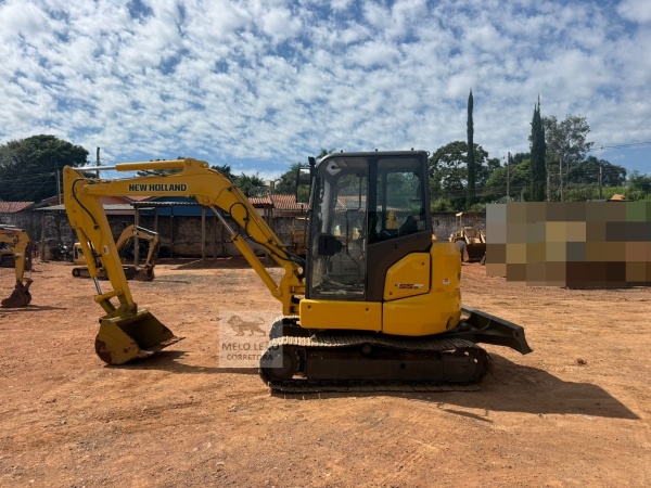 Mini Escavadeira New Holland E55 ano 2016