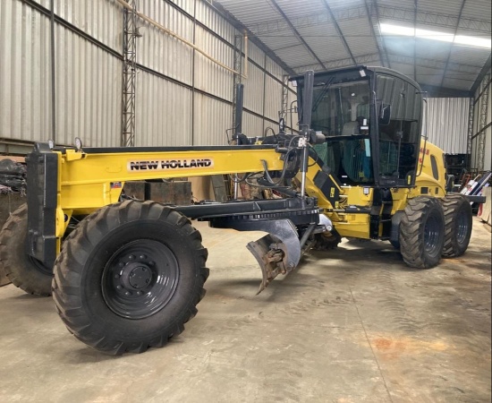 Motoniveladora New Holland RG140B ano 2011