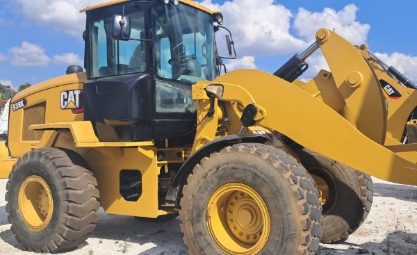 Pá Carregadeira Caterpillar 938K ano 2013