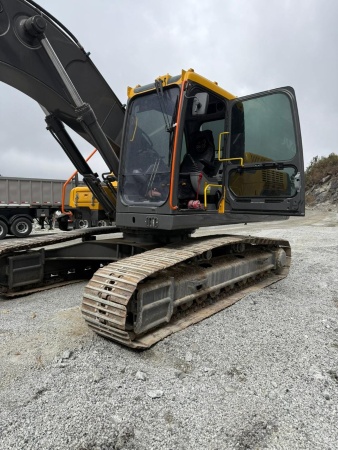 Escavadeira Volvo EC240BLC ano 2002