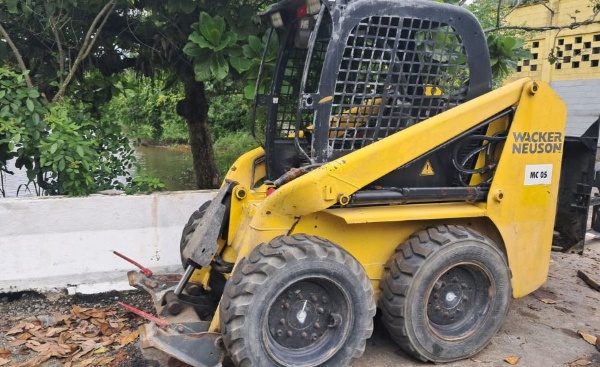 Mini Carregadeira Wacker Neuson 701S ano 2014