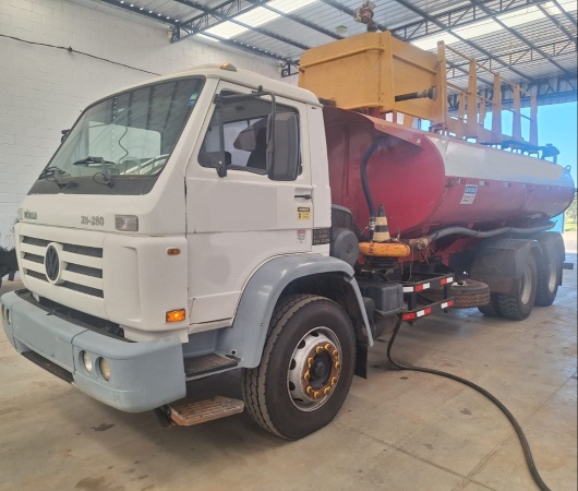 Caminhão Volkswagen 26-260E ano 2012
