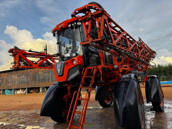 Pulverizador Autopropelido Jacto Uniport 3030 ano 2015 - Uniport 3030 - Máquinas Agrícolas