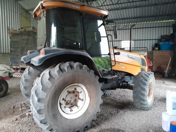Trator Valtra BM 110 ano 2010