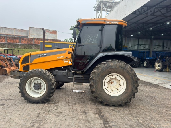 Trator Valtra BM 110 ano 2010