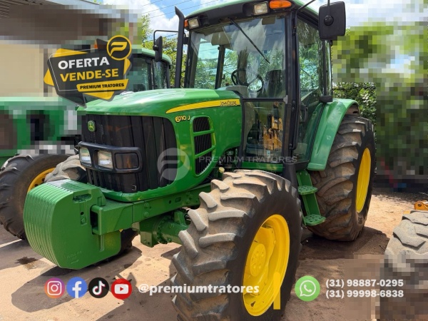 Trator John Deere 6110J ano 2014