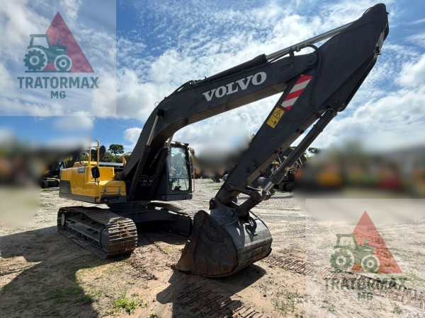 Escavadeira Volvo EC220D ano 2018 - EC220D - Máquinas de Linha Amarela