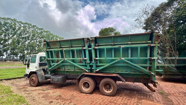 Caminhão Ford cargo ano 2007