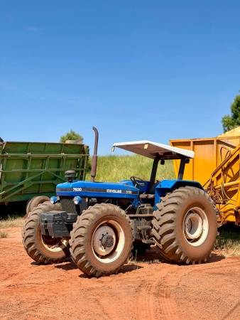Trator New Holland 7630 ano 2003 - 7630 - Máquinas Agrícolas