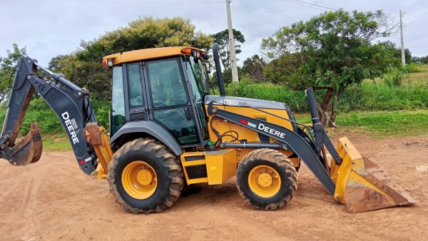 Retroescavadeira John Deere 310P ano 2024