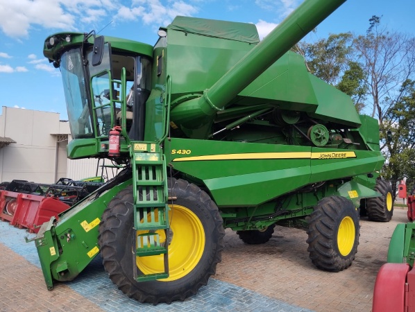 Colheitadeira John Deere S430 ano 2021