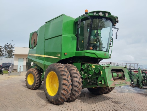 Colheitadeira John Deere S430 ano 2018
