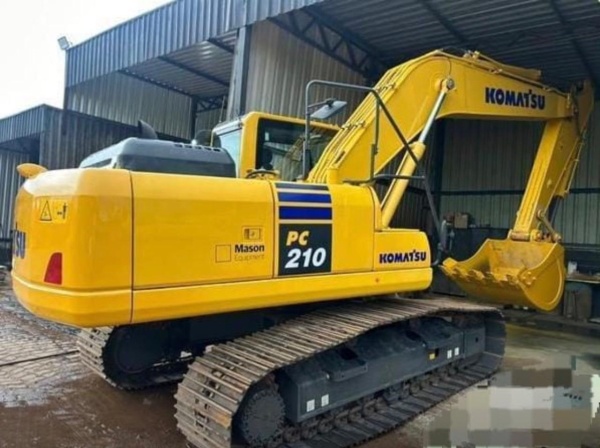 Escavadeira Komatsu PC210 ano 2024