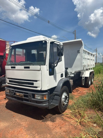 Caminhão Iveco Eurocargo 260E ano 2009