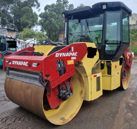 Rolo Compactador Dynapac CC424HF ano 2012