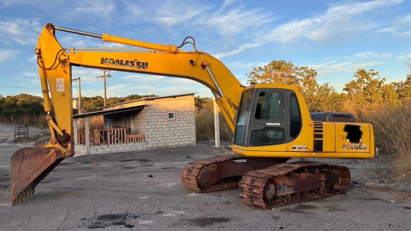 Escavadeira Komatsu PC200 ano 2006 - PC200 - Máquinas de Linha Amarela