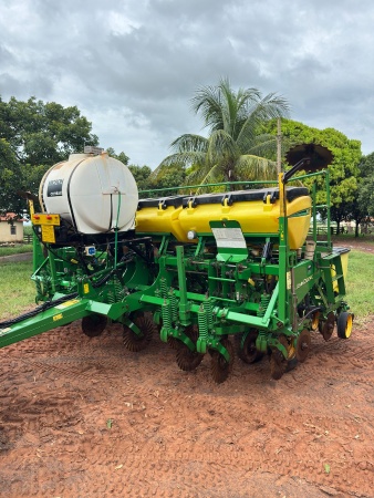 Plantadeira John Deere 1111 ano 2015