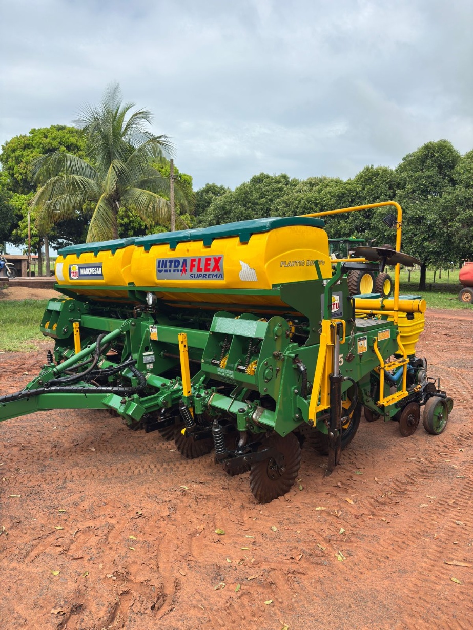 Plantadeira Tatu Marchesan Ultraflex Suprema ano 2016