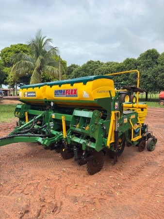 Plantadeira Tatu Marchesan Ultraflex Suprema ano 2016
