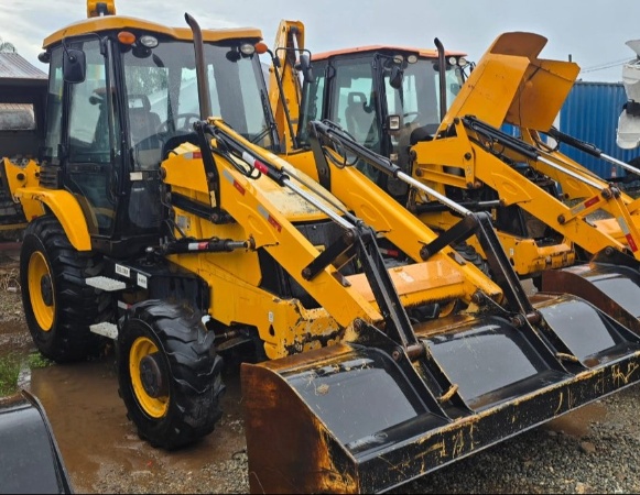 Retroescavadeira JCB 3CX ano 2017 - 3CX - Máquinas de Linha Amarela