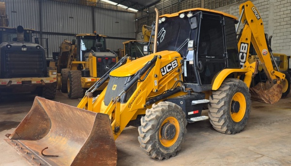 Retroescavadeira JCB 3CX ano 2023 - 3CX - Máquinas de Linha Amarela