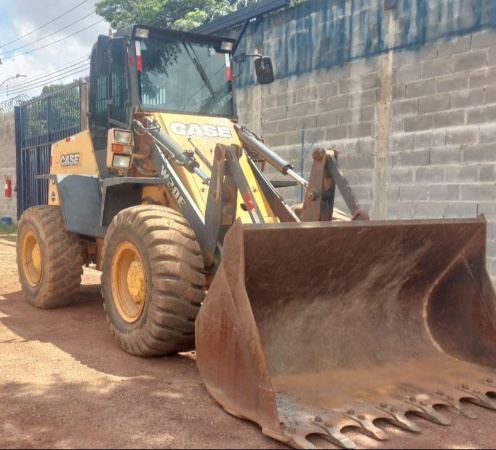 Pá Carregadeira Case W20E ano 2012 - W20E - Máquinas de Linha Amarela