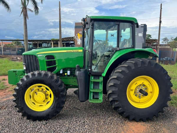 Trator John Deere 6150J ano 2018