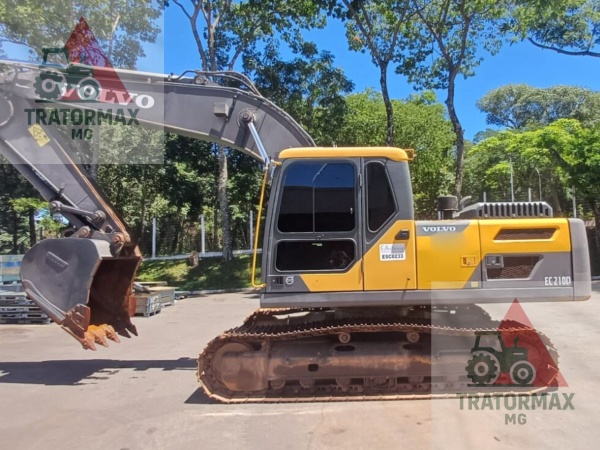 Escavadeira Volvo EC210D ano 2020