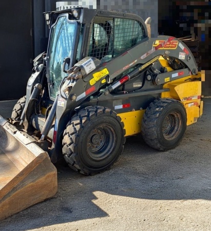 Mini Carregadeira New Holland L325 ano 2021 - L325 - Máquinas de Linha Amarela