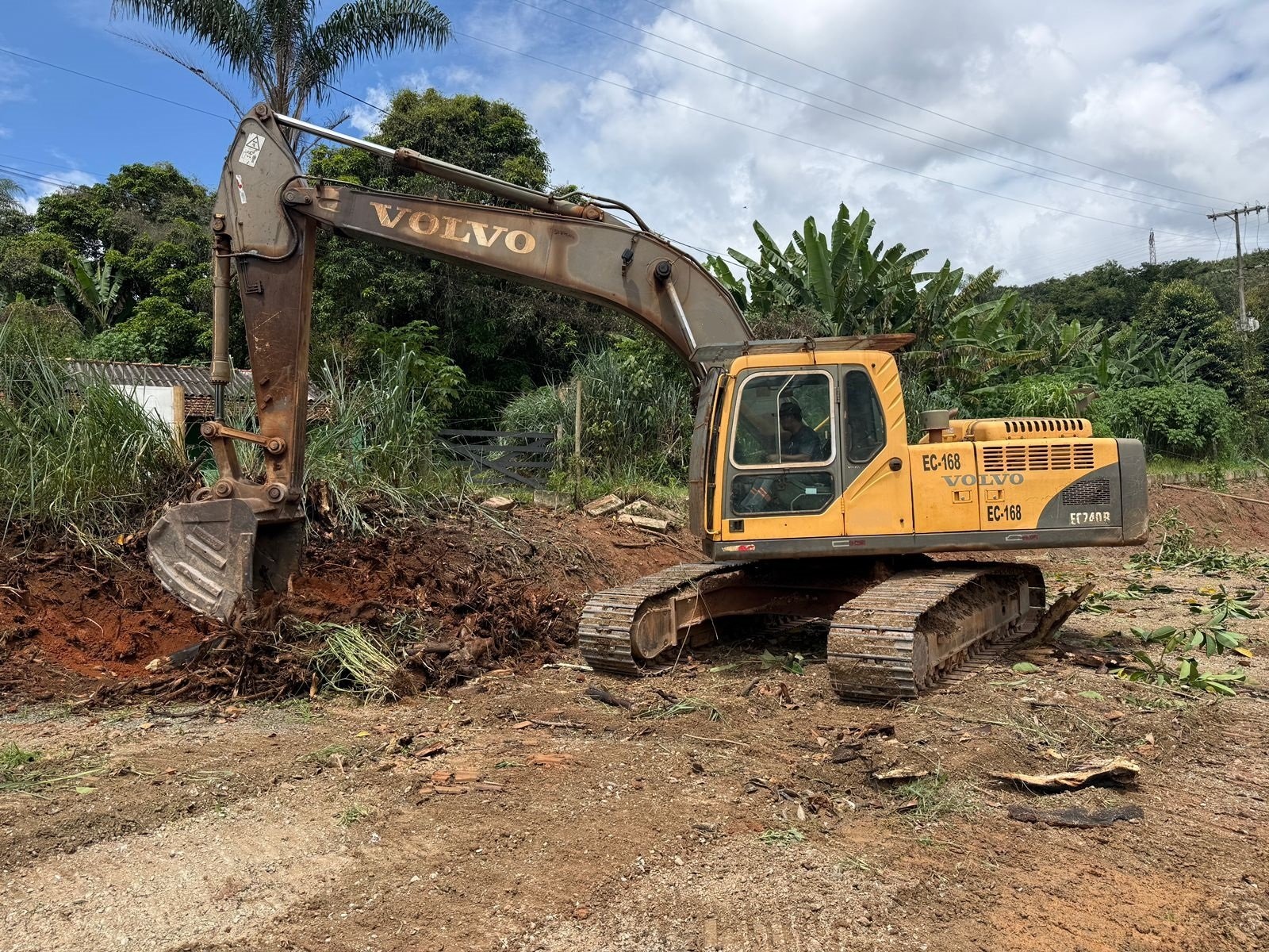 Escavadeira Volvo EC240BLC ano 2013
