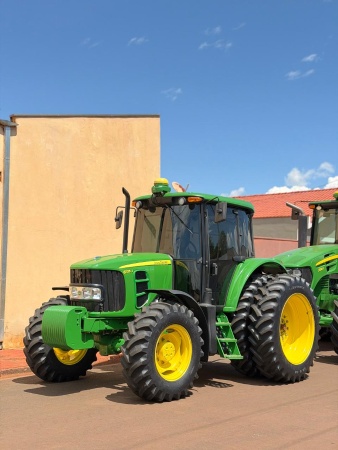 Trator John Deere 6125 J ano 2022