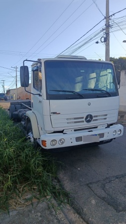 Caminhão Mercedes Benz 1718 ano 2012