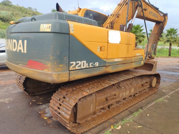 Escavadeira Hyundai R220LC-9 ano 2019