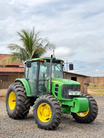 Trator John Deere 6115J ano 2022 - 6115J - Máquinas Agrícolas