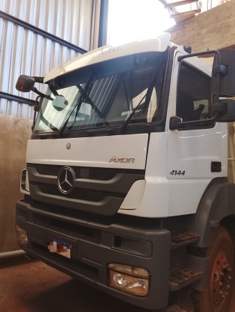 Caminhão Mercedes Benz AXOR 4144 ano 2016