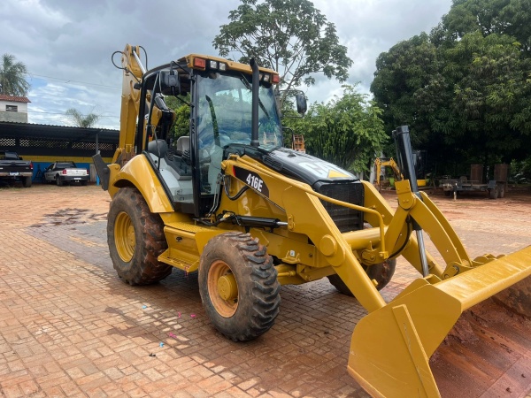 Retroescavadeira Caterpillar 416 E ano 2014