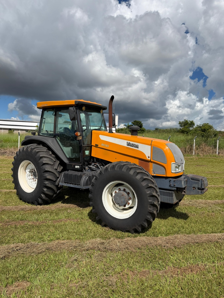 Trator Valtra BH 165 ano 2011