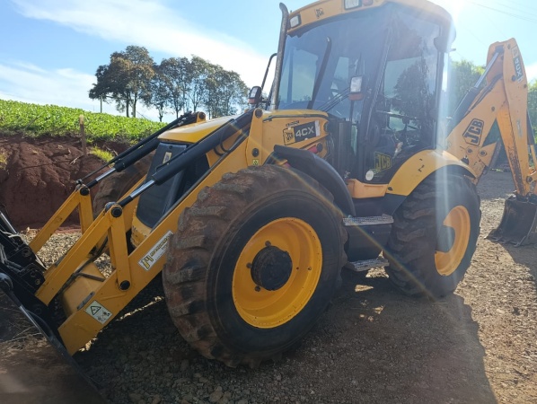 Retroescavadeira JCB 4CX ano 2008